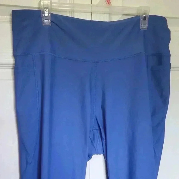 Women's Plus Size Old Navy Active Elevate Legging Capri's  Soft Blue - Size XXL - Picture 2 of 9